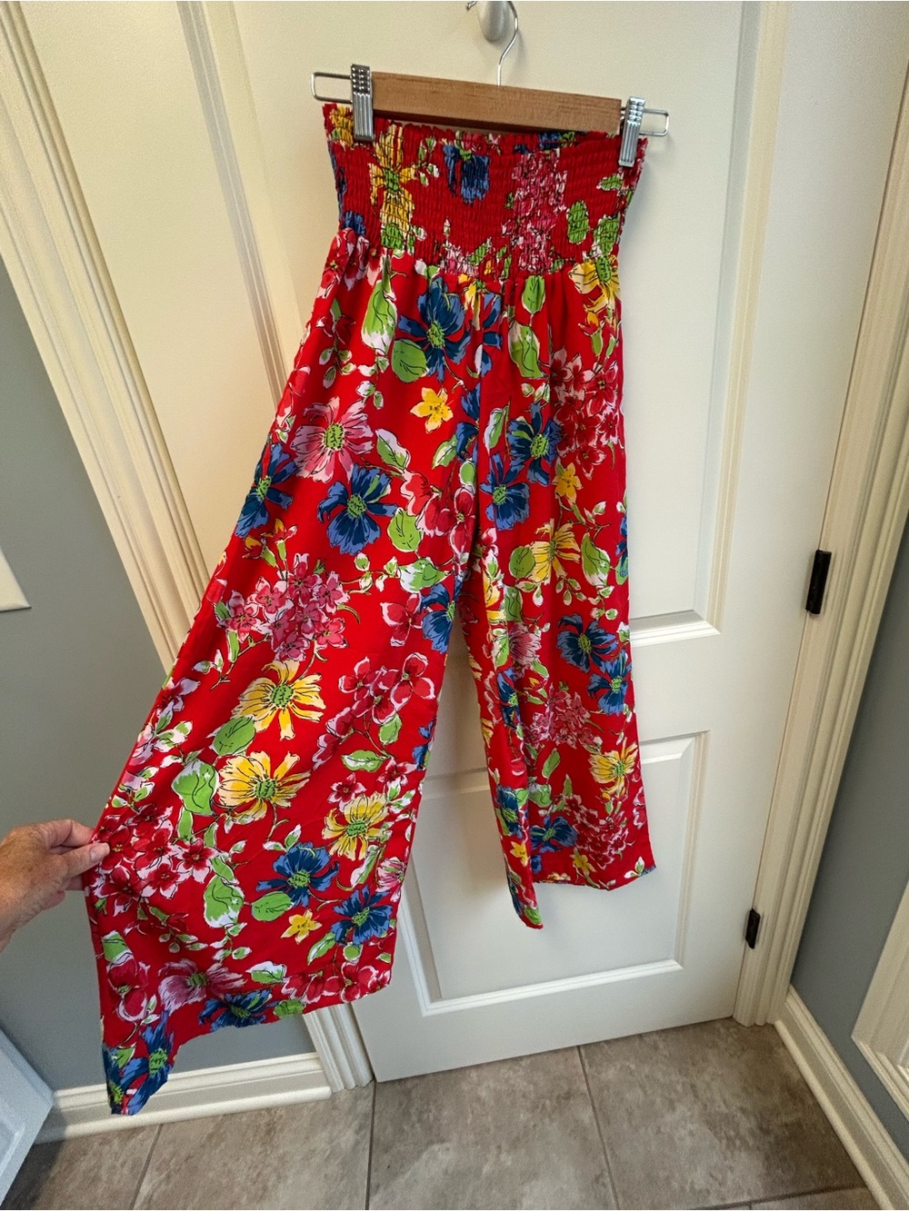 Women's Red Floral Wide-Leg pants small
